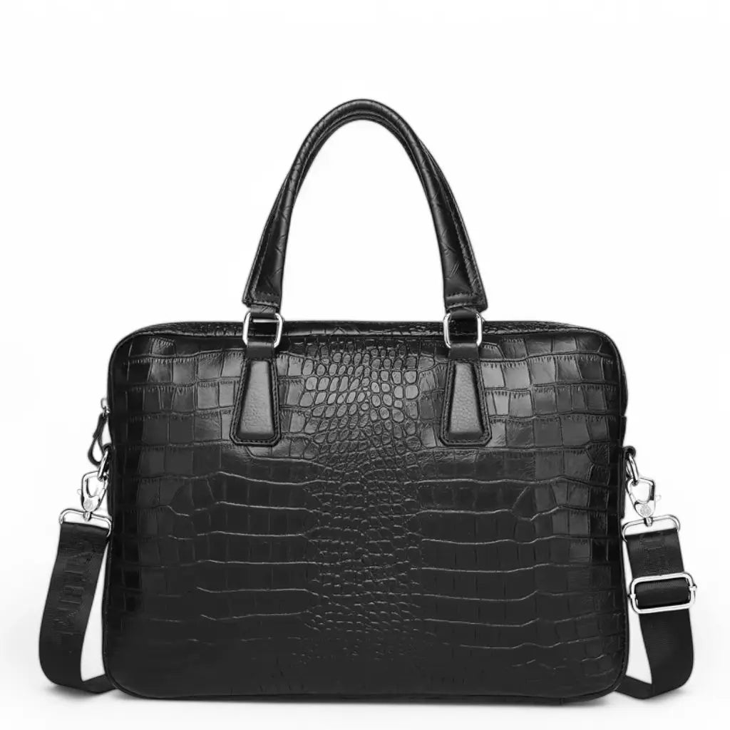 Elegante zwarte leren laptoptas dames croco 15.6 inch met krokodillenpatroon, stevige handgrepen en verstelbare schouderband. De luxe tas heeft hoogwaardige zilveren hardware en biedt ruimte voor laptops tot 15.6 inch, perfect voor zakelijke bijeenkomsten.