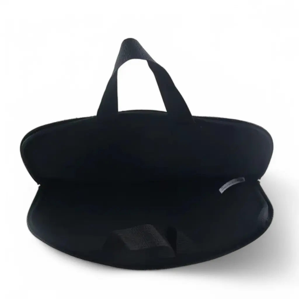 Open laptop sleeve Paris met zwart buitenontwerp en praktisch handvat, toont de ruime binnenkant voor optimale bescherming.