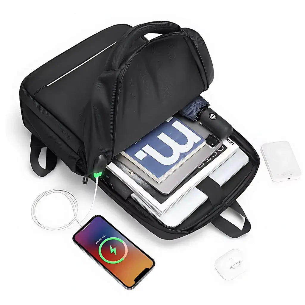 Waterdichte laptop rugzak 16 inch met een geïntegreerde USB-oplaadpoort en een georganiseerde binnenkant met boeken en accessoires.