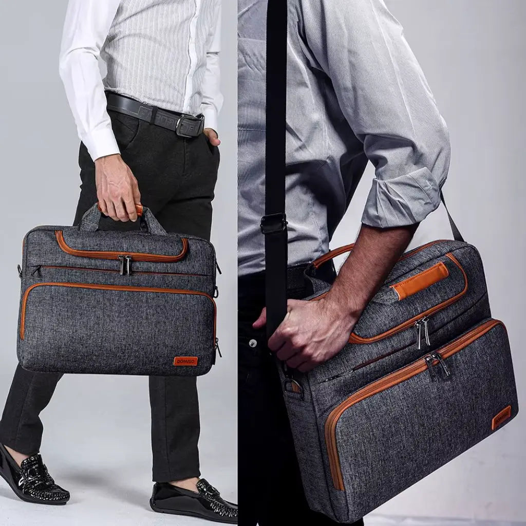 Brede laptoptas heren 17 inch bruin grijs gedragen door een man in zakelijke kleding, toonend de veelzijdige draagopties en stijlvolle uitstraling voor moderne professionals.