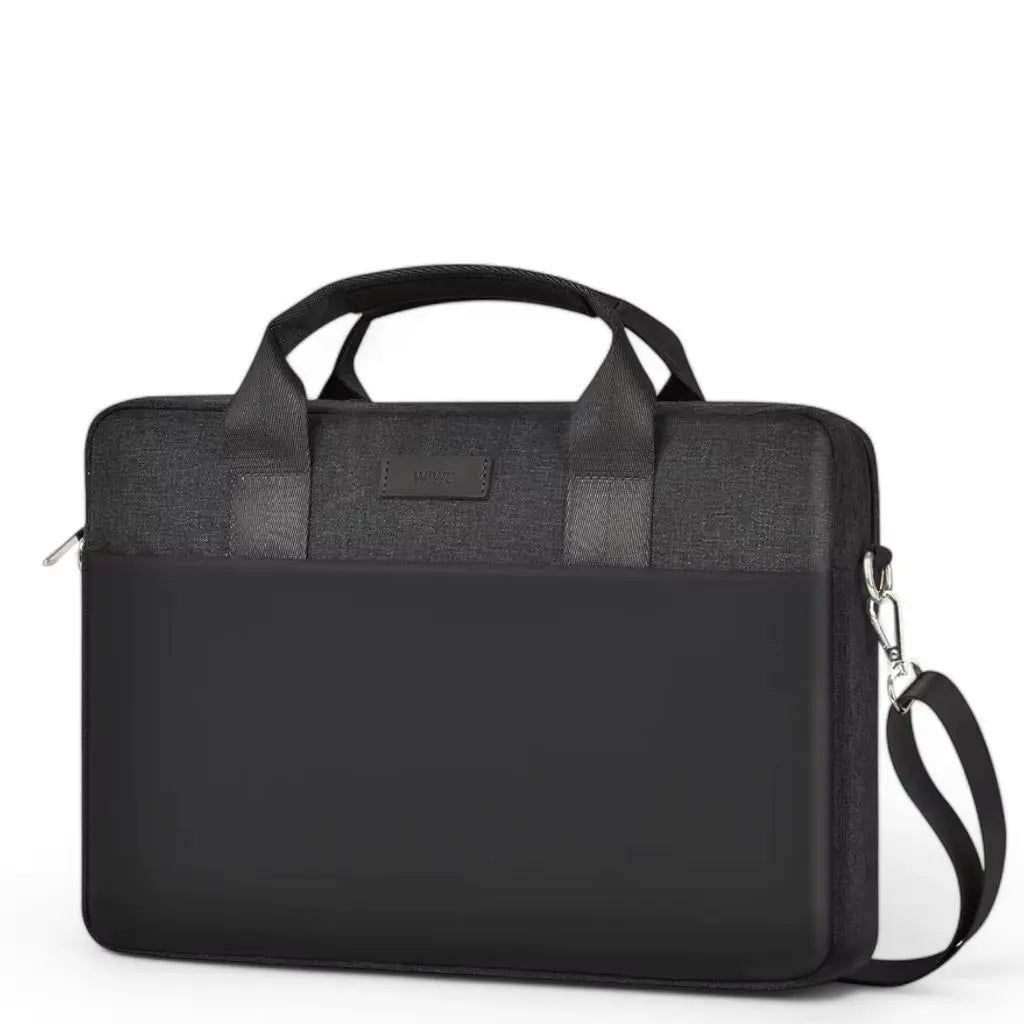 Stijlvolle ergonomische laptoptas heren 15.6 inch zwart met dubbele handgrepen en schouderriem. De tas combineert een praktisch textielvlak aan de bovenzijde met stevig onderdeel van kunstleer, voorzien van het WIWU merklabel voor professioneel gebruik.