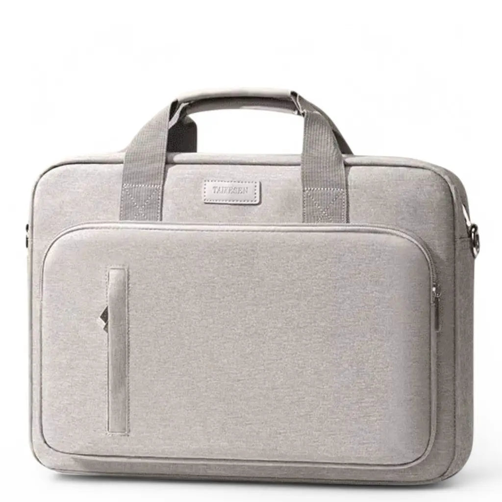 Een stijlvolle grijze kleurige laptoptas dames met dubbele handgrepen en een voorvak met ritssluiting. De kleurige laptoptas dames grijs heeft een modern design met textiel accenten en biedt voldoende ruimte voor een laptop en accessoires, perfect voor professionele vrouwen met oog voor functionaliteit.