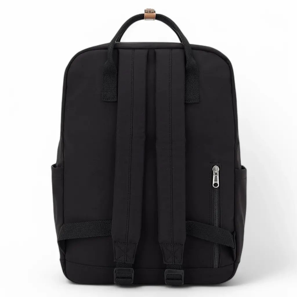 Achteraanzicht van een zwarte laptop rugzak 14 inch met verstelbare schouderbanden en een verborgen ritsvak. De tas heeft een comfortabele pasvorm voor dagelijks gebruik.