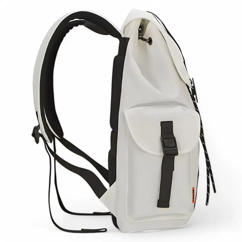 Laptop rugzak 16 inch wit en zwart in zijaanzicht, met zwarte schouderriemen, functionele zijvakken en een strak design dat past bij de Nederlandse voorkeur voor praktische elegantie.