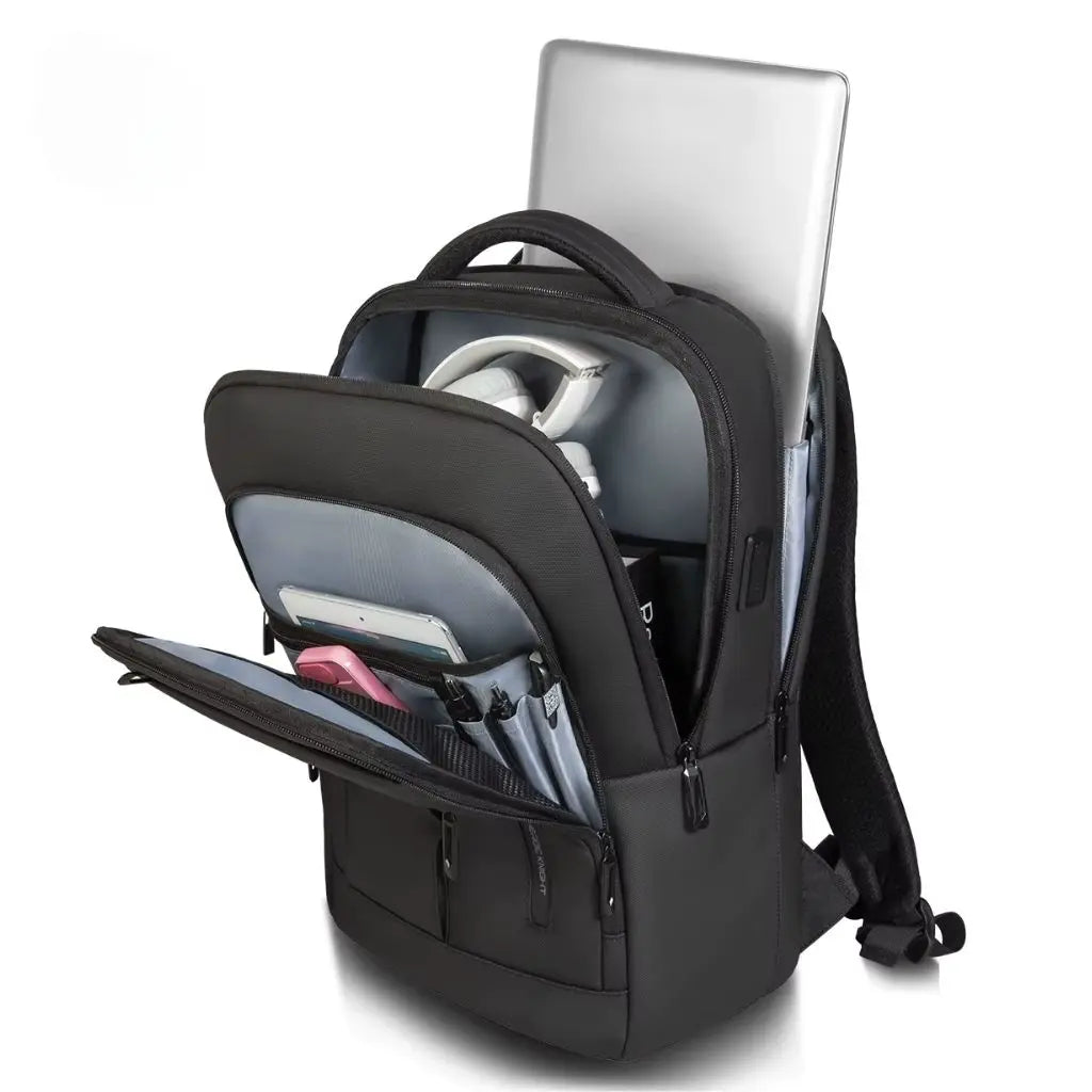 Laptop rugzak 16 inch zwart bevestigd aan een koffer met trolleyband, met extra opbergvakken voor zonnebril en pasjes.