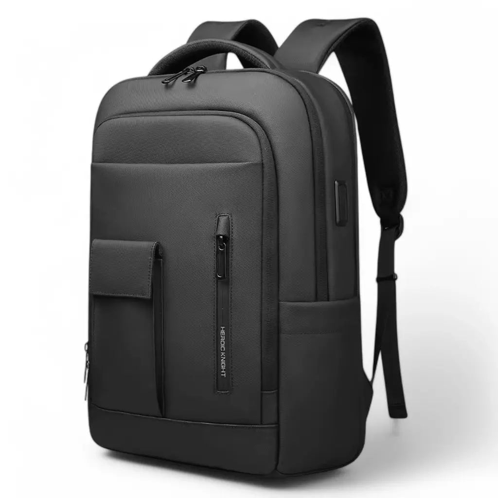 Zwarte laptop rugzak 16 inch met een strak en modern ontwerp, meerdere vakken en stevige schouderbanden voor optimaal draagcomfort.
