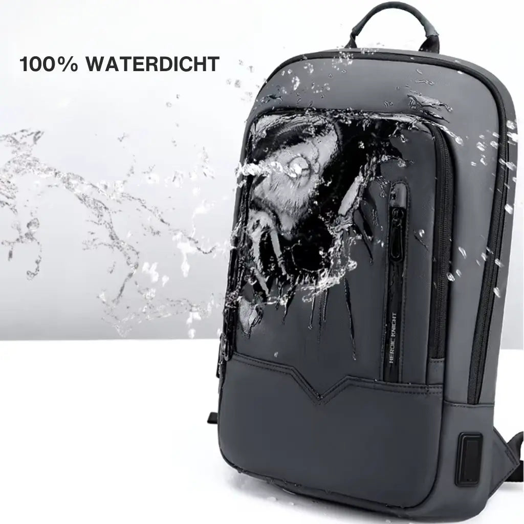 Waterbestendige laptop rugzak 17 inch grijs met spatwater die van het oppervlak afglijden, wat de beschermende en duurzame eigenschappen aantoont.