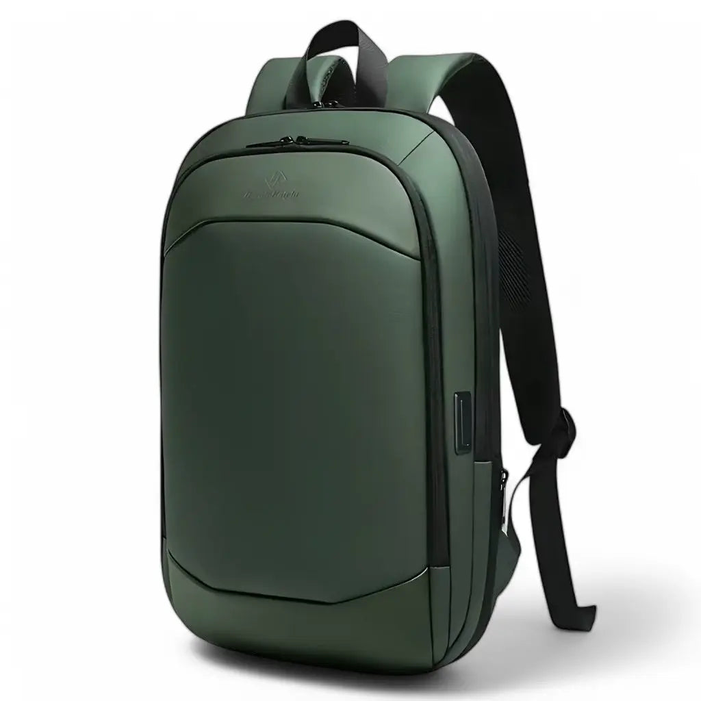 Stijlvolle laptop rugzak 17 inch groen met een modern ontwerp, waterbestendig materiaal en een ingebouwde USB-oplaadpoort.