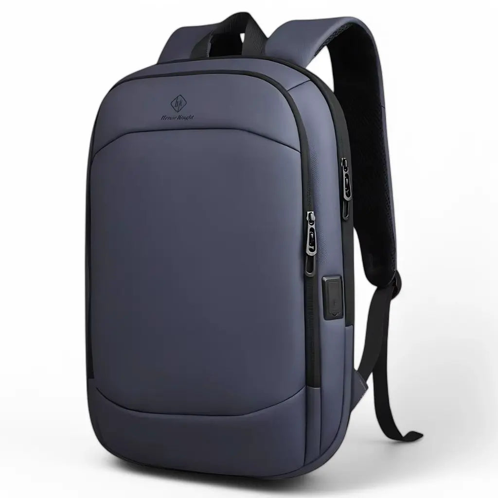 Stijlvolle laptop rugzak dames 17 inch blauw met een modern en waterbestendig ontwerp, voorzien van meerdere ritsvakken en een USB-oplaadpoort.