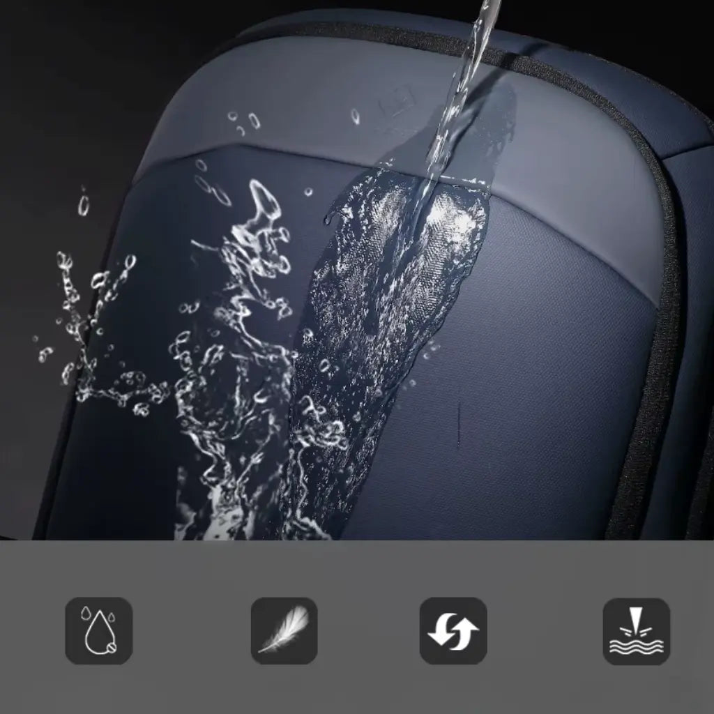 Een laptop rugzak dames 17 inch gemaakt van hoogwaardig waterafstotend materiaal. De afbeelding toont water dat van de rugzak afstroomt zonder door te dringen, wat de waterbestendige eigenschappen demonstreert. Onderaan staan pictogrammen die verschillende beschermende kenmerken aangeven zoals waterdichtheid en duurzaamheid.