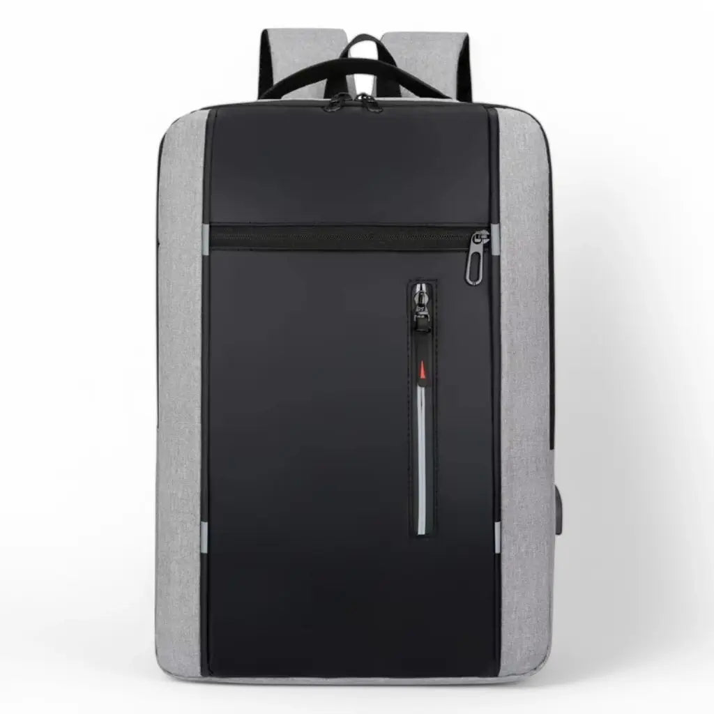 Een stijlvolle laptop rugzak heren 15.6 inch compact grijs met zwarte accenten. De rugzak heeft een modern ontwerp met een groot hoofdcompartiment, horizontale rits en een verticale rits met reflecterende streep aan de voorkant. De combinatie van grijs textiel aan de zijkanten en zwart waterdicht materiaal in het midden zorgt voor een professionele en elegante uitstraling.