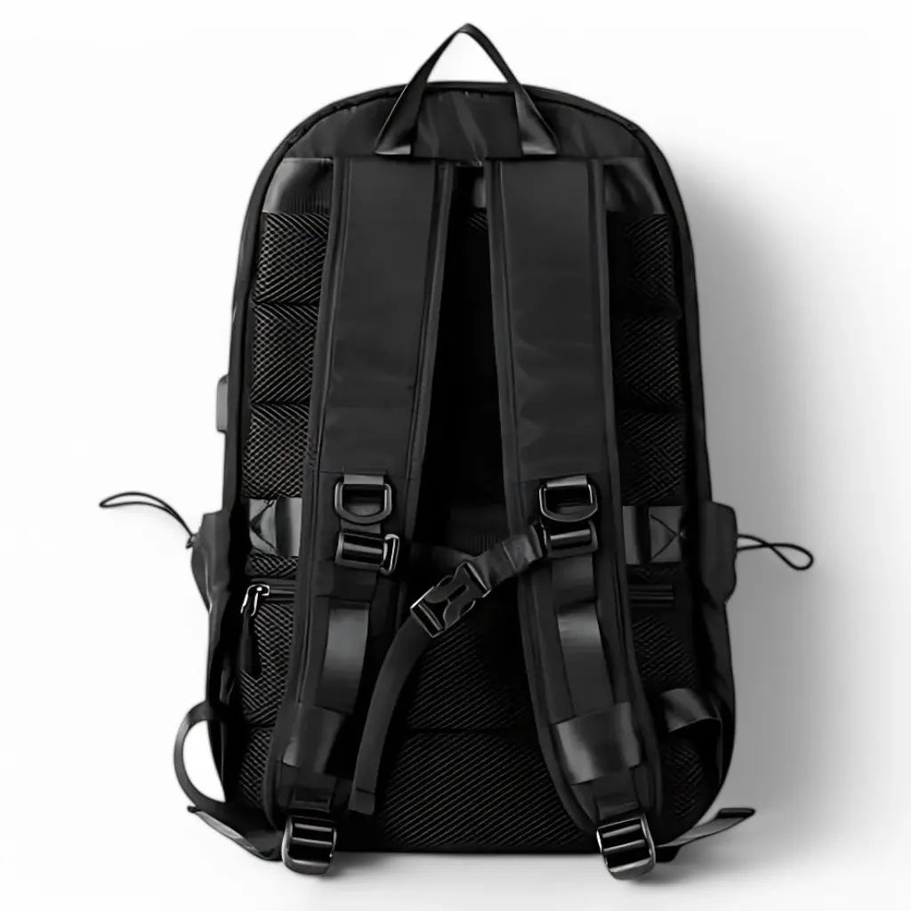 Achterzijde van een laptop rugzak heren 17 inch met ergonomisch ontworpen luchtdoorlatend rugpaneel, verstelbare en stevige schouderriemen en zijvakken voor het optimaal dragen van deze ruime laptop rugzak heren 17 inch.