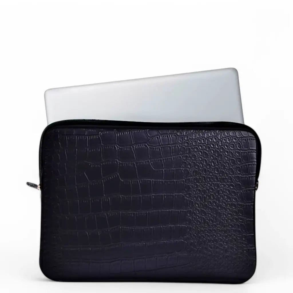 Zwarte laptop sleeve crocodil 13 inch met krokodillenleerpatroon en rits, elegant design voor professioneel gebruik