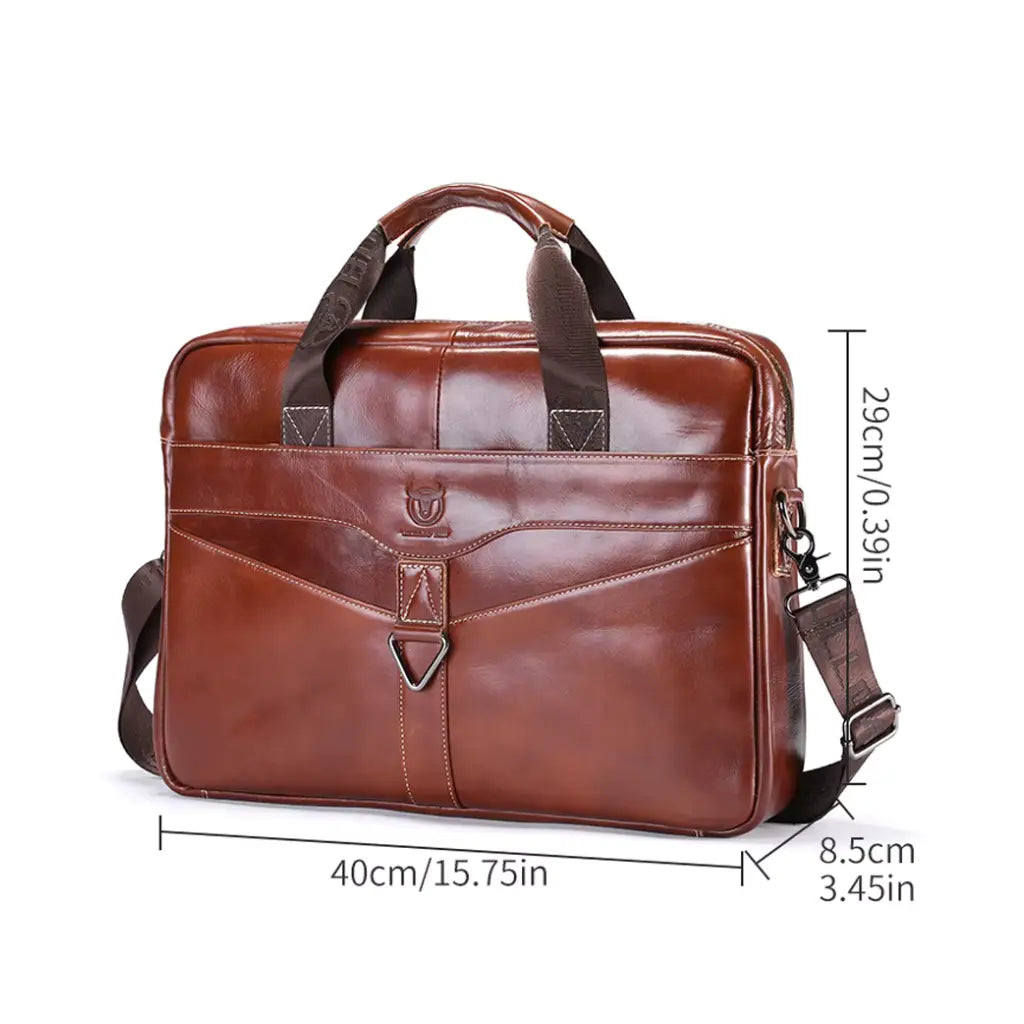 Maattekening van laptoptas cognac heren 15 inch: 40cm breed, 29cm hoog en 8,5cm diep, perfect voor 15 inch laptops.