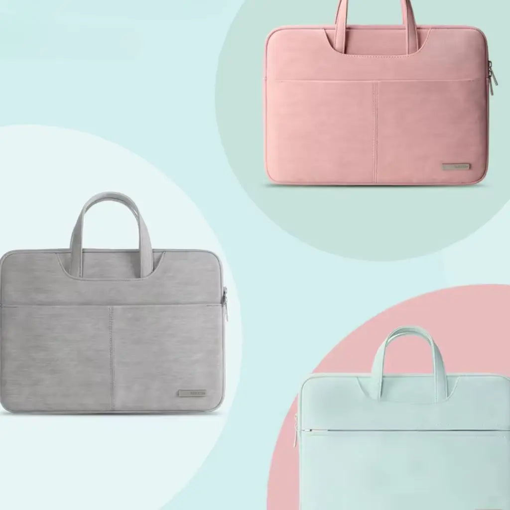 Collectie laptoptas dames klein in verschillende pastelkleuren waaronder grijs, roze en mintgroen, gepresenteerd tegen een lichtblauwe achtergrond met cirkelvormige elementen. Deze stijlvolle, minimalistische tassen bieden een functionele oplossing voor vrouwelijke professionals.