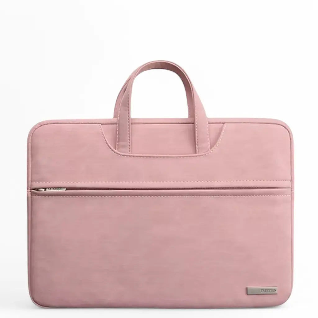 Stijlvolle laptoptas dames klein roze met handvaten en een voorvak met ritssluiting. De compacte, zachtroze tas heeft een minimalistisch design met subtiel TAIKESEN merklogo, perfect voor dagelijks gebruik of werk.