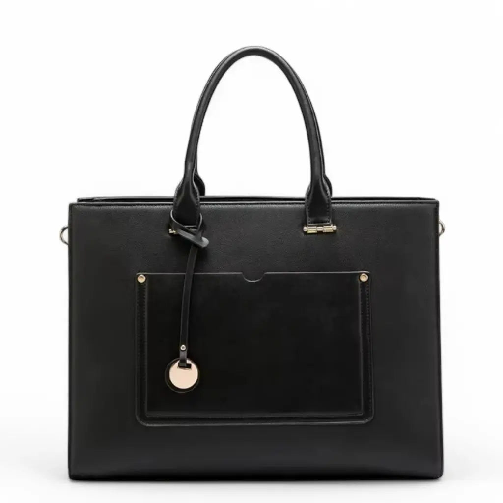 Voorkant van de leren laptoptas dames 13 inch met luxe afwerking, opvallend voorvak met kenmerkende metalen details en elegante handvatten voor een professionele uitstraling op kantoor of tijdens vergaderingen.