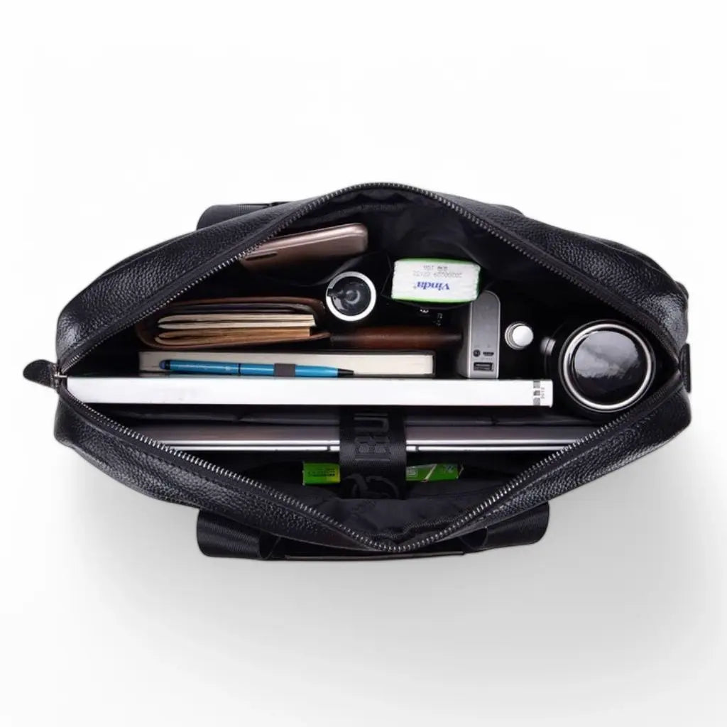 Binnenkant van de leren laptoptas heren 16 inch zwart met ruime opbergruimte voor laptop, documenten, portemonnee, pennen en andere kantoorbenodigdheden, perfect georganiseerd voor efficiënt zakelijk gebruik.