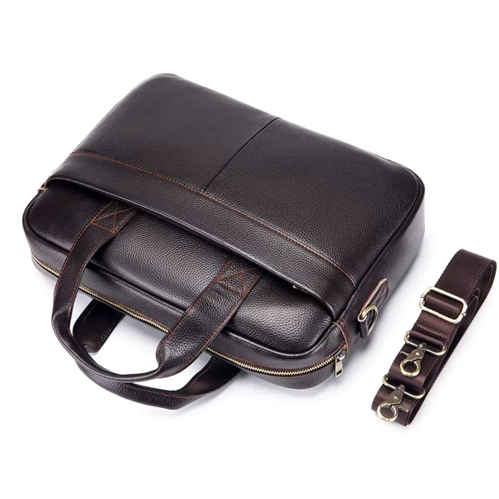 Bovenaanzicht van donkerbruine leren werktas heren 16 inch met draagband en metalen haken voor duurzaam gebruik.