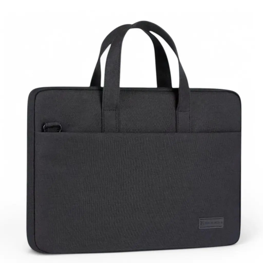 Een elegante lichte laptoptas dames 17 inch zwart met minimalistisch design, voorzien van stevige handgrepen en een strakke uitstraling perfect voor professioneel gebruik.