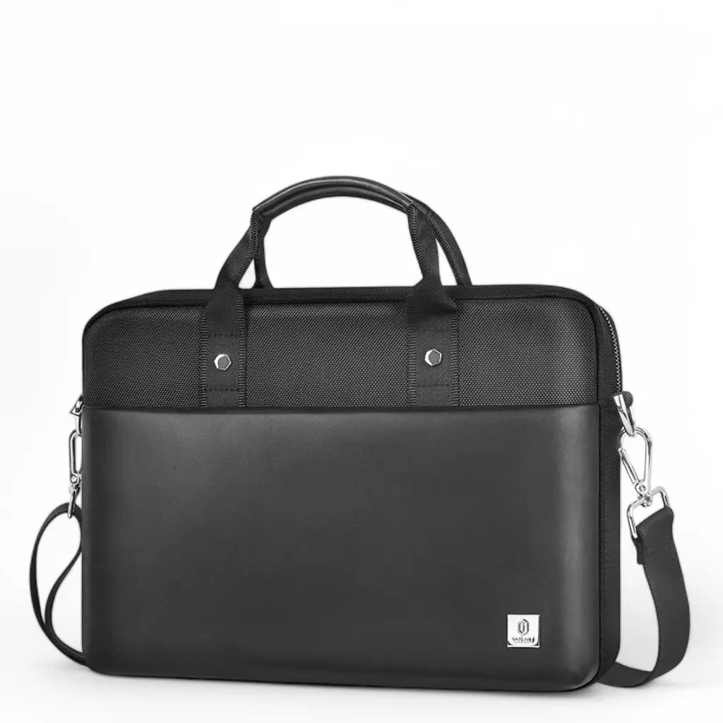 Achteraanzicht van een moderne laptoptas dames 15.6 inch die het functionele design toont met stevige handgrepen en zilverkleurige bevestigingspunten voor de verstelbare schouderriem.