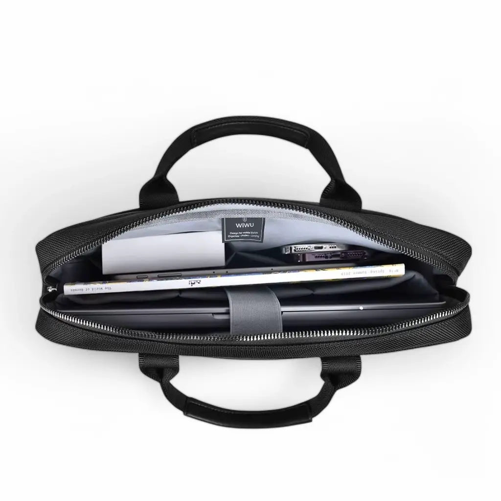 Binnenaanzicht van een moderne laptoptas dames 15.6 inch met het WIWU label, ruime opbergruimte voor een laptop, documenten en accessoires, ideaal voor georganiseerde zakelijke vrouwen.