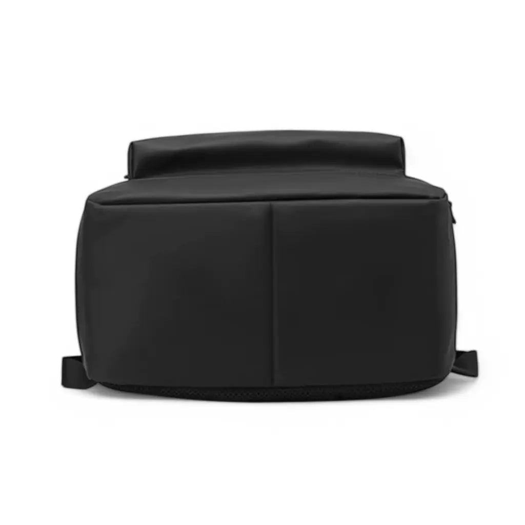 Onderkant van een nette laptop rugzak voor heren, 13 inch, met een stevig ontwerp en duurzame materialen. Ideaal voor bescherming en stabiliteit.