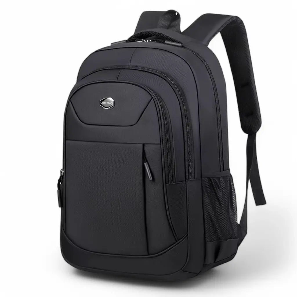 Zijaanzicht van een zwarte waterdichte laptop rugzak 14 inch met ergonomisch ontwerp, zichtbare schouderbanden en verschillende opbergvakken met ritsen voor optimale organisatie van accessoires.