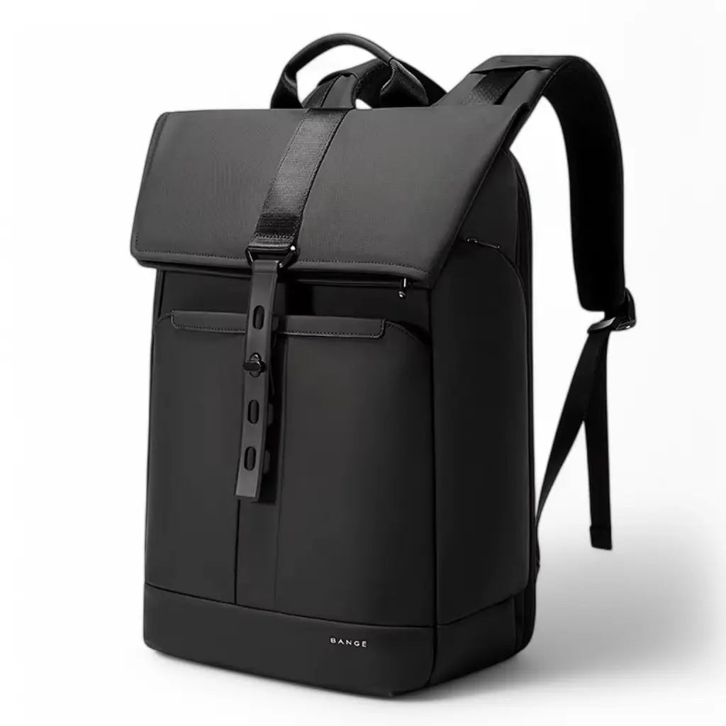 Zwarte waterdichte laptop rugzak 15 inch met schouderriemen zichtbaar, gemaakt van hoogwaardig waterafstotend materiaal.