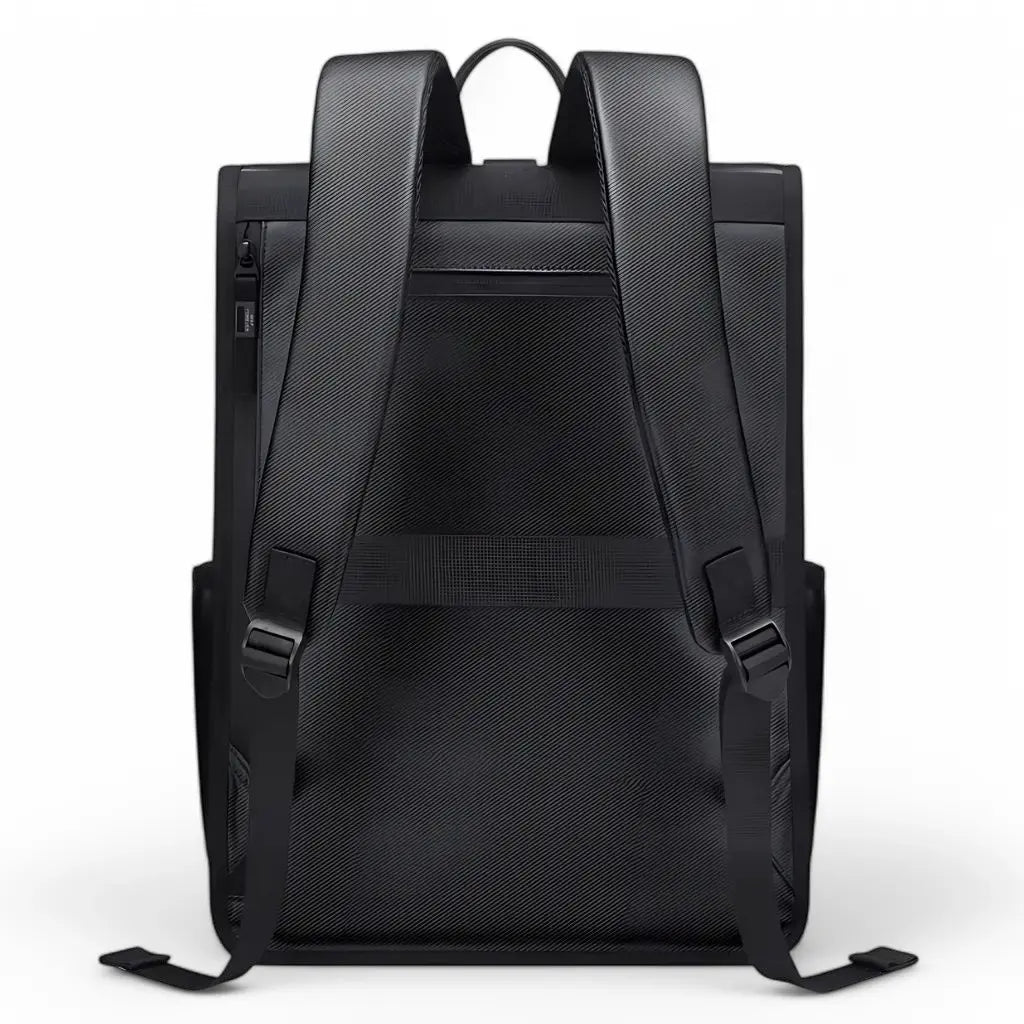 Achteraanzicht van de waterdichte laptop rugzak 17.3 inch grijs met ergonomisch gevormde, gewatteerde schouderriemen en een ademend rugpaneel met diagonaal patroon voor extra comfort tijdens lange draagtijden. De verstelbare borstband zorgt voor stabiliteit tijdens het fietsen.