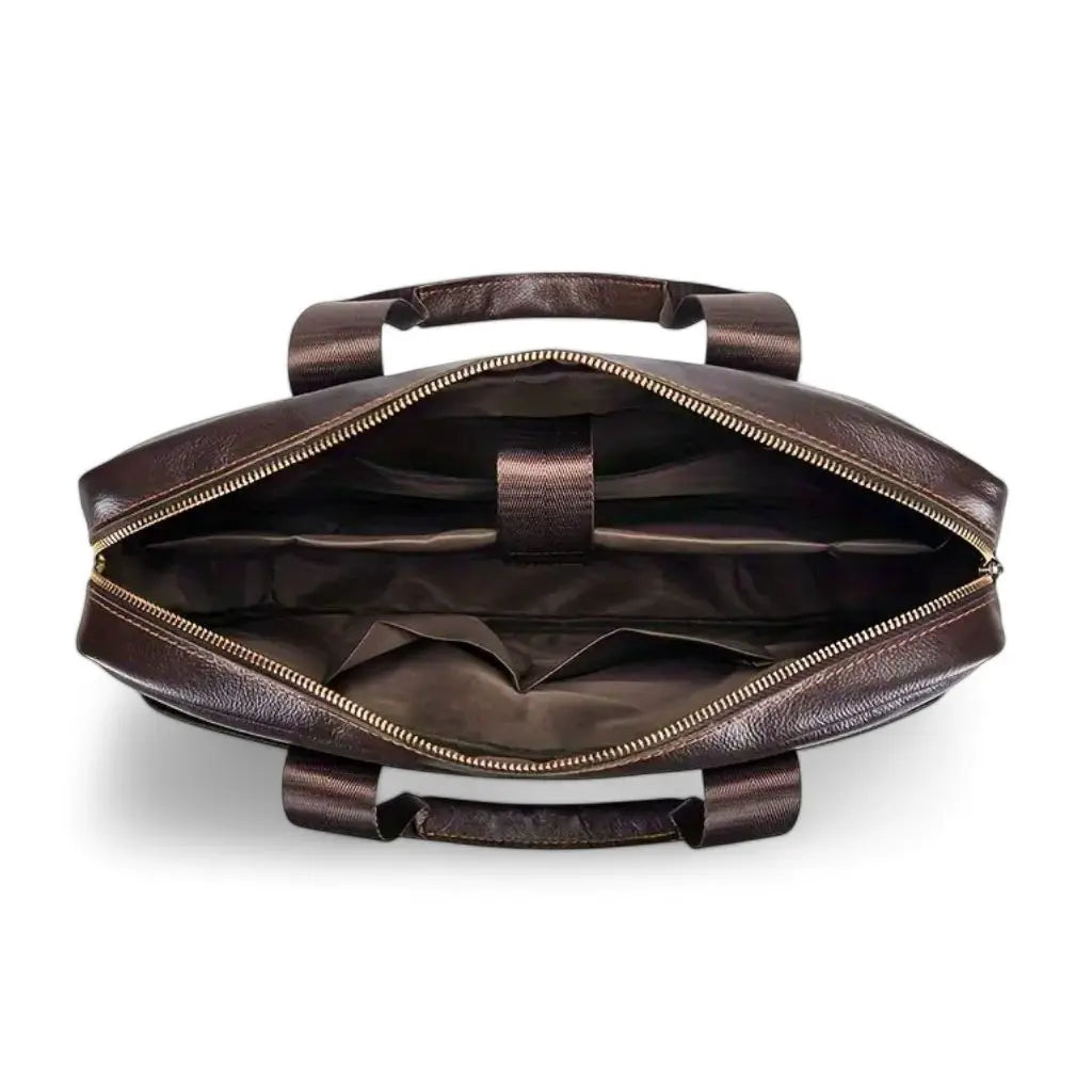 Binnenkant van de zakelijke laptoptas heren 15 inch bruin die de ruime opbergruimte toont. De tas heeft een gevoerde binnenzijde met verschillende vakken voor het georganiseerd opbergen van laptop, documenten en accessoires.